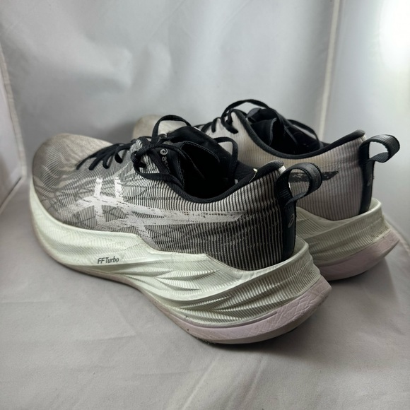 ASICS Superblast Running Shoes - Men's size 12 - Picture 5 of 13